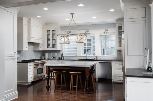 835 Gln Ave, Milwaukee WI 53217-5216 exterior