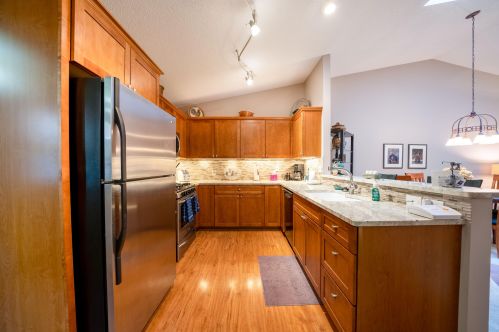 1204 Creekview Dr, Meskegon MI 49441-3259 exterior