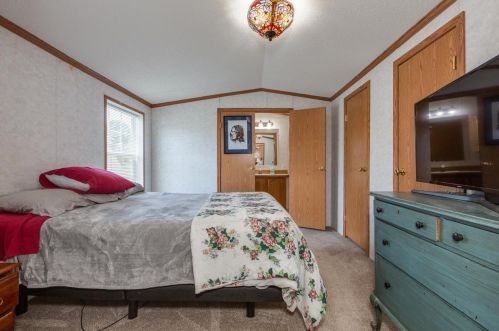 8 Rex Dr, Concord NH 03303-4166 exterior