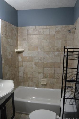 356 Chestnut St, New Britain CT 06051-2307 exterior