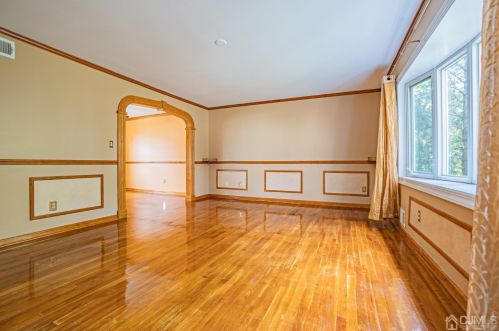 35 Sandalwood Dr, Edison NJ 08820-1249 exterior