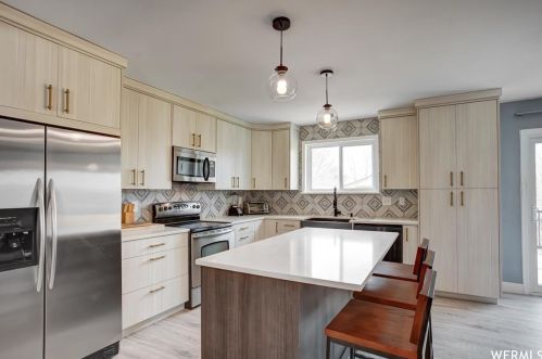 11104 Londonderry Dr, Sandy UT 84070 exterior