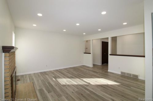 198 Amboy St, Dearborn Heights MI  48127-3604 exterior