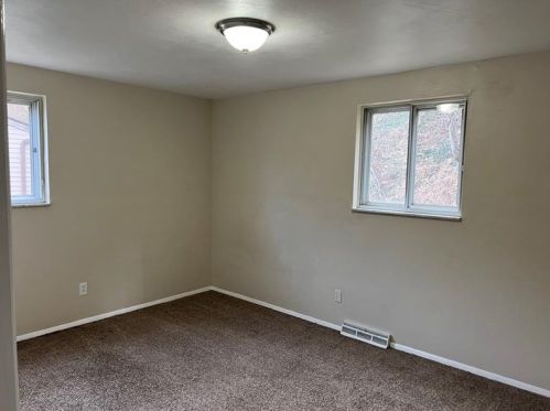 276 Hazel Rd, Pittsburgh PA 15235-3852 exterior