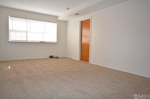 32 College Dr, Edison NJ  08817-5900 exterior