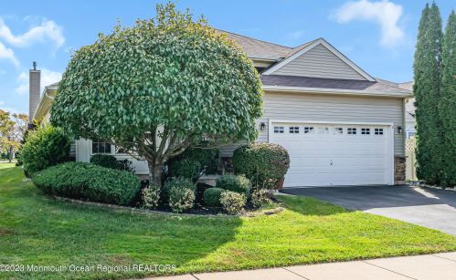 2 Como Ct, Lakehurst, NJ 08759-6261