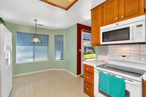 922 Springer Dr, Turlock CA 95382-0273 exterior