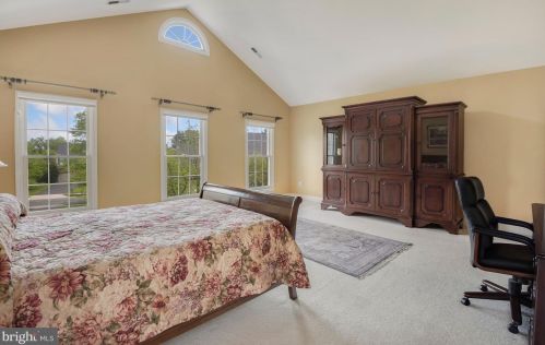 10720 Cloverbrooke Dr, Rockville MD 20854-6372 exterior