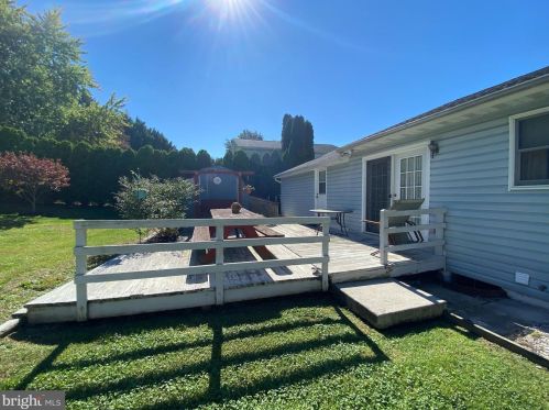 76 Gardenia Dr, Hanover PA 17331-3454 exterior