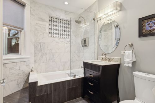 2037 Sawyer Ave, Chicago IL 60647-2703 exterior