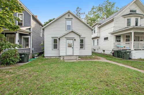 1154 Sanford St, Meskegon, MI 49441-2153