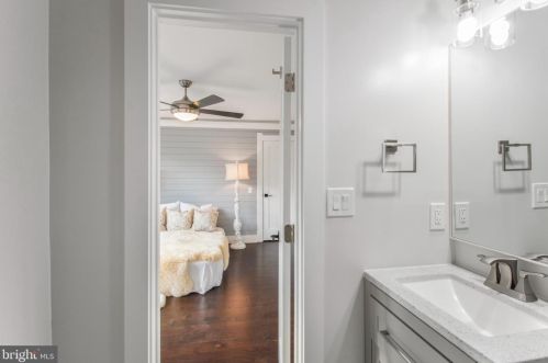 2911 17th St, Washington DC  20018-1825 exterior