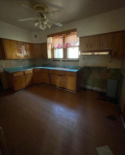 8522 Blackstone Ave, Chicago IL  60619-6527 exterior