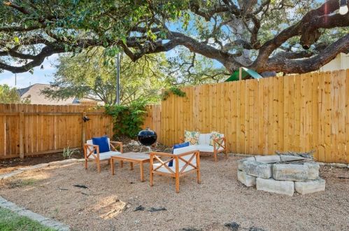 8119 Frst Hts Ln, Austin TX 78749-3506 exterior