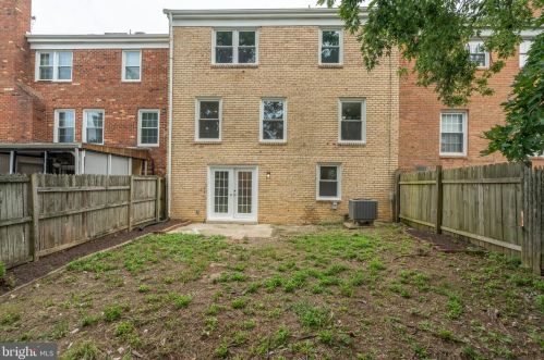 5207 Dover Pl, Alexandria VA 22311-1204 exterior