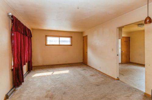 10411 Fairmount Ave, Milwaukee, WI 53225-4020