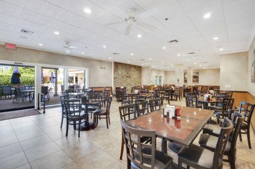 5096 Kinswood Rd, Boynton Beach FL 33437-1304 exterior