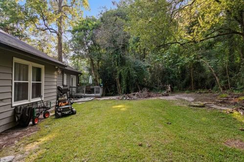 955 Lake Dr, Lithonia GA  30039-5747 exterior