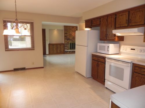 4845 82nd St, Milwaukee WI  53220-4217 exterior