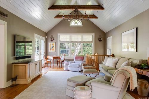 2 Creemer Rd, Armonk NY 10504-2402 exterior