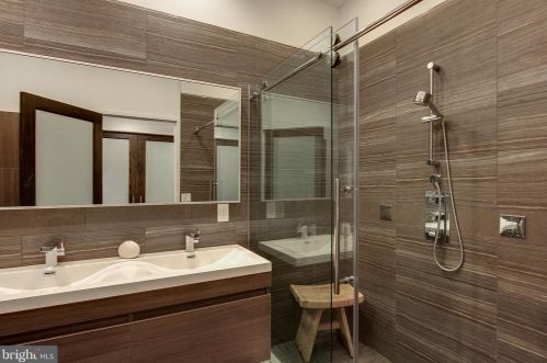 328 15th St, Philadelphia PA 19102-0010 exterior