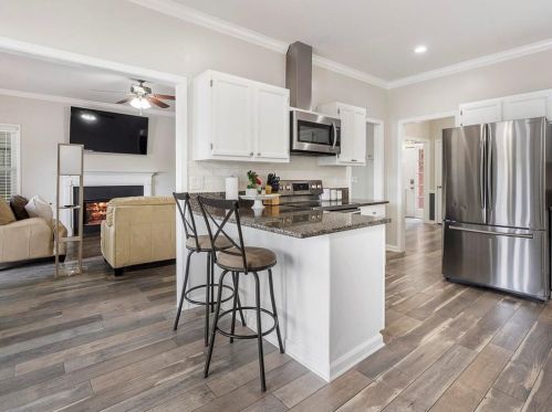 8474 Lake Dr, Lithonia GA  30039-6562 exterior