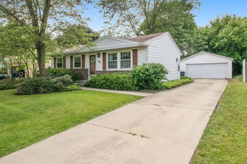 1065 Hampton Dr, Grand Rapids, MI 49505-5929