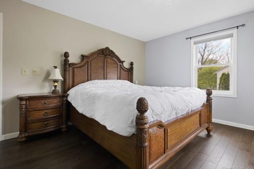 63 Foxcroft Rd, Enfield CT 06082-2430 exterior