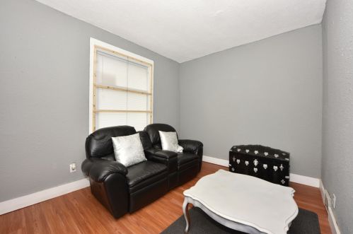 3040 11th St, Milwaukee, WI 53215-3816