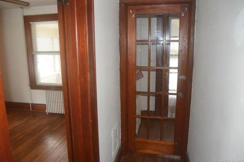 39 Clinton Ave, Norwalk CT 06854-1527 exterior