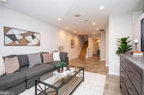 833 Bainbridge St, Philadelphia PA  19147-2009 exterior