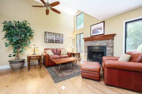 2380 Fairgrove St, Kalamazoo, MI 49009-1843