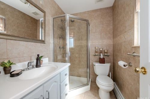 151 Gordon Rd, Valley Stream NY 11581-2108 exterior