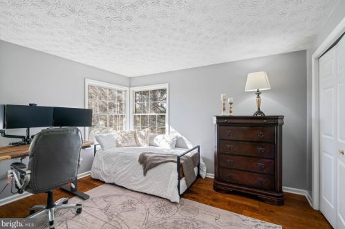 12524 Misty Water Dr, Herndon VA 20170-5702 exterior