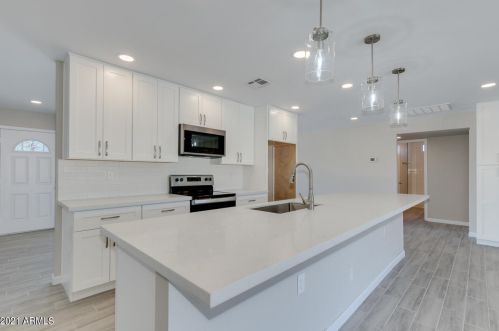 5602 42nd Ln, Phoenix AZ  85019-2001 exterior