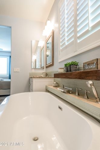 3765 Aracely Dr, Phoenix AZ 85087-5998 exterior