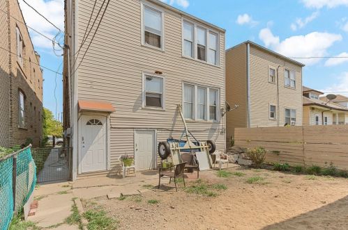 6328 Mozart St, Chicago IL 60659-1521 exterior