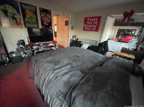 89 Old Broadway, North Haven CT 06473-1606 exterior