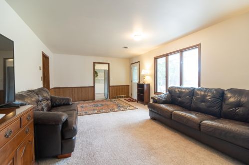 8733 Spruce Rd, Milwaukee WI 53217-1520 exterior