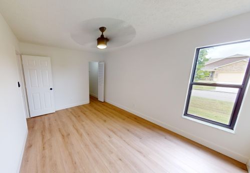 384 Kestor Dr, Fort Pierce FL  34953-5515 exterior