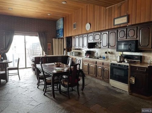 114 Pne St, Cliffside Park NJ 07010-1018 exterior