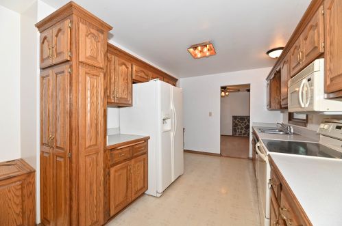 4870 37th St, Milwaukee WI  53221-2570 exterior