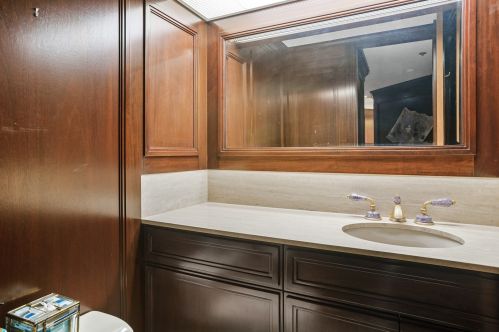 950 Michigan Ave, Chicago IL 60605-2201 exterior