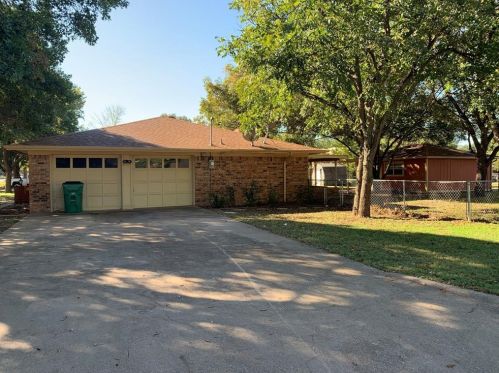 1200 Cliff Dr, Graham TX 76450-4105 exterior