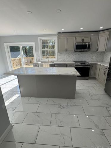 77 Prospect Hill Rd, Windsor CT  06095-1642 exterior