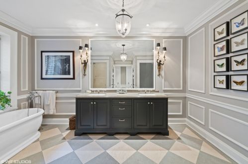 1521 State Pkwy, Chicago IL 60610-1613 exterior