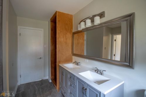 3611 Calmer Cir, Atlanta GA 30344-6011 exterior