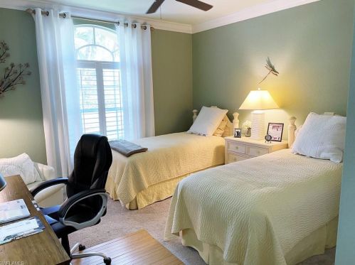 4931 Cerromar Dr, Naples FL 34112-7920 exterior