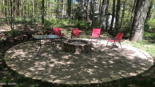 5541 Lamos Rd, Sylvan Beach MI 49461-9450 exterior