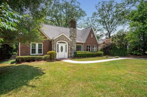 3551 Kingsboro Rd, Atlanta GA  30319-1310 exterior